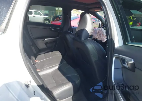 2016 Volvo Xc60 T5 Premier из США, поврежденный, VIN YV4612RK5G2837121